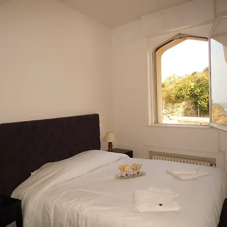 T2 Vue Directe Port Vieux Apartment *